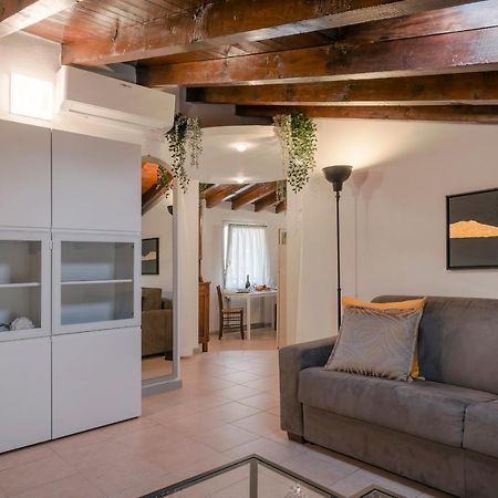 Lovely Mansard Iseo Portelle Holiday With Private Parking And Bike Storage מראה חיצוני תמונה
