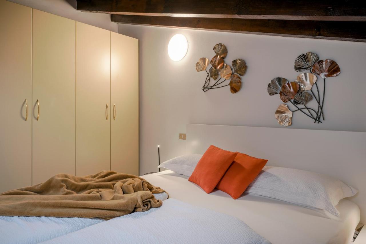 Lovely Mansard Iseo Portelle Holiday With Private Parking And Bike Storage מראה חיצוני תמונה