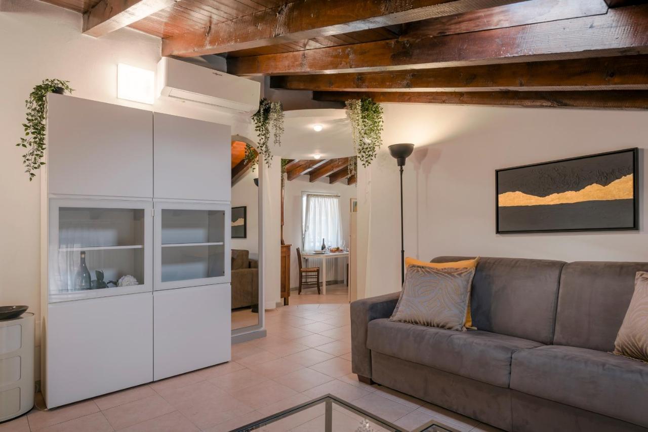 Lovely Mansard Iseo Portelle Holiday With Private Parking And Bike Storage מראה חיצוני תמונה