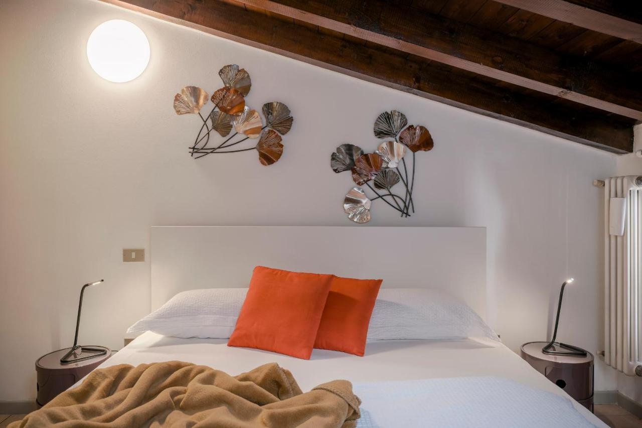 Lovely Mansard Iseo Portelle Holiday With Private Parking And Bike Storage מראה חיצוני תמונה