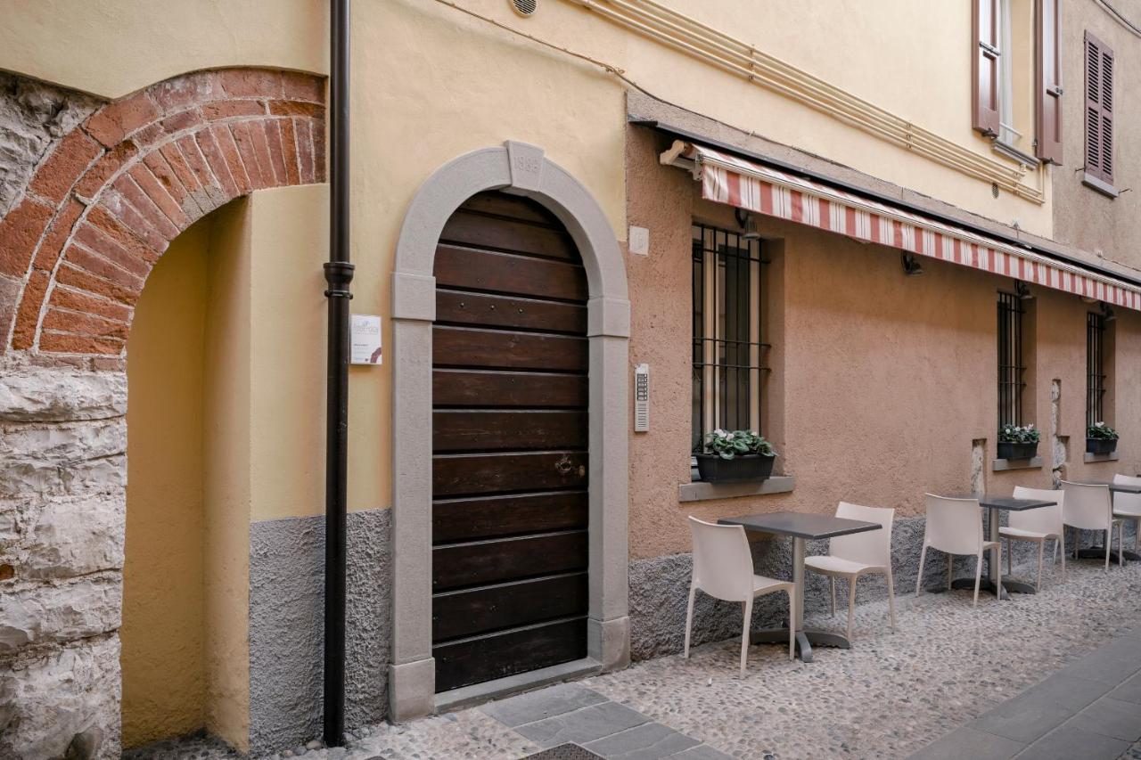 Lovely Mansard Iseo Portelle Holiday With Private Parking And Bike Storage מראה חיצוני תמונה