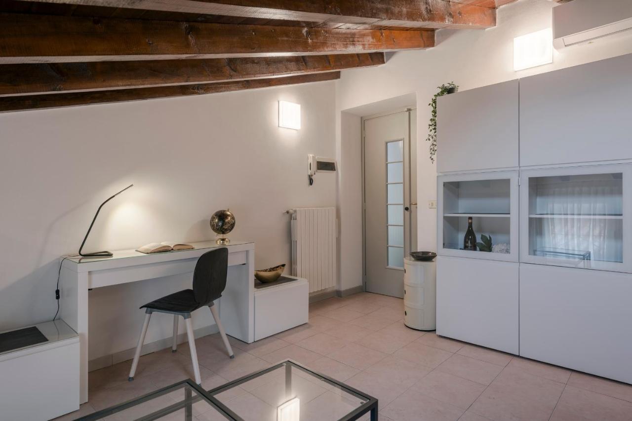 Lovely Mansard Iseo Portelle Holiday With Private Parking And Bike Storage מראה חיצוני תמונה