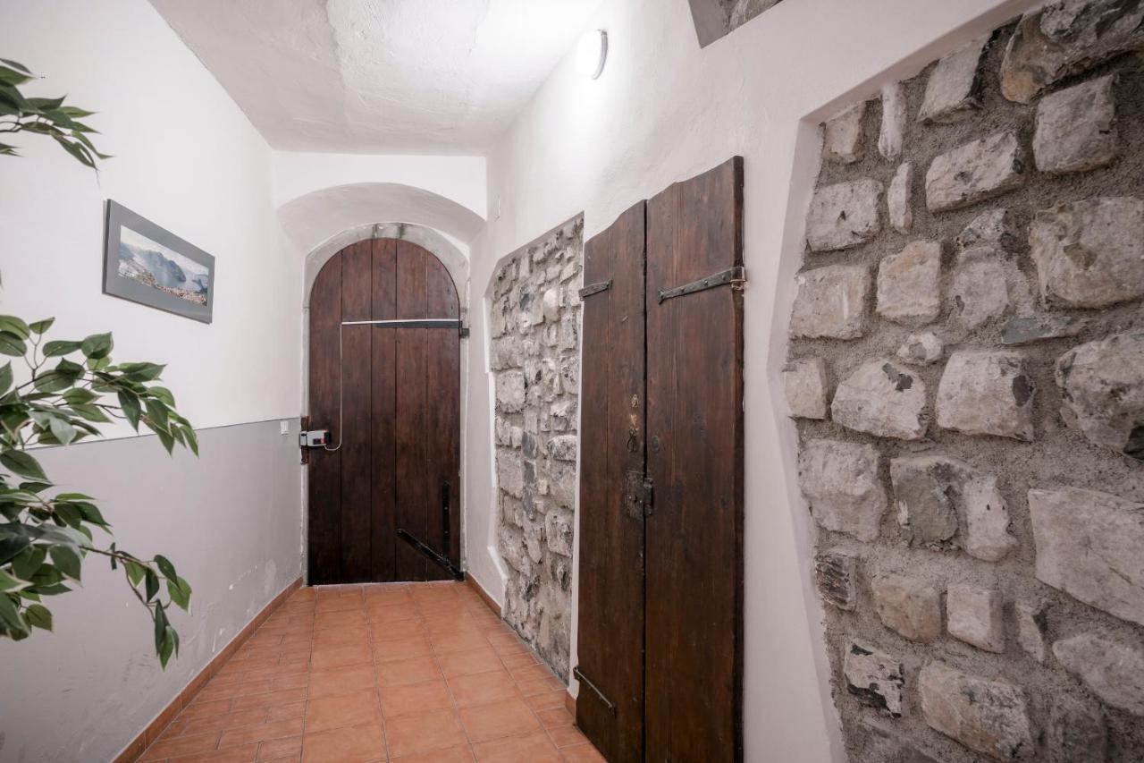 Lovely Mansard Iseo Portelle Holiday With Private Parking And Bike Storage מראה חיצוני תמונה