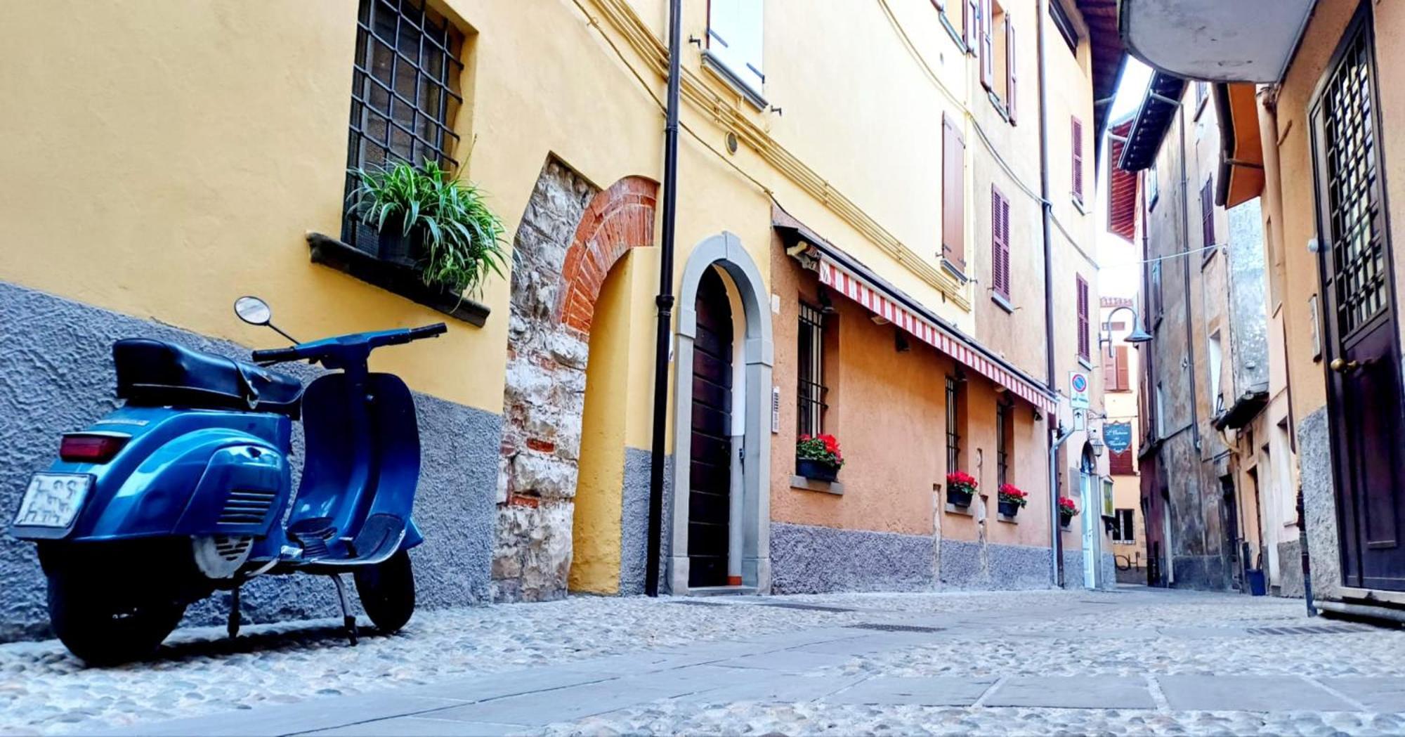 Lovely Mansard Iseo Portelle Holiday With Private Parking And Bike Storage מראה חיצוני תמונה